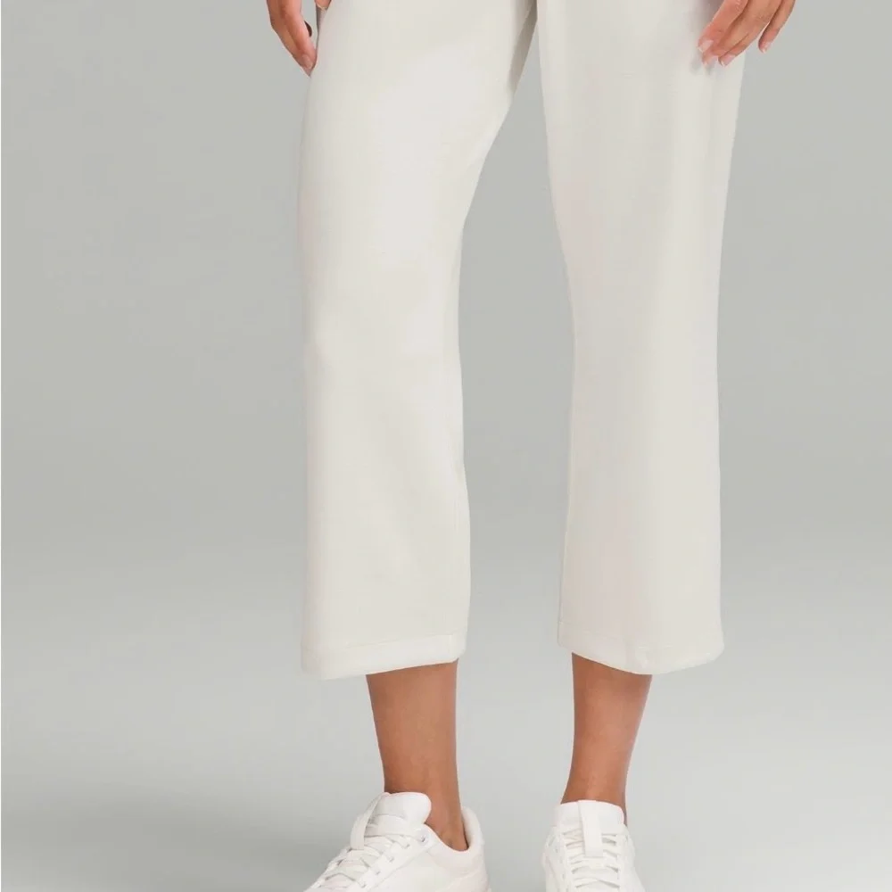 Lululemon Softstreme HR Straight Leg Cropped Pant 24” - Picture 2 of 6